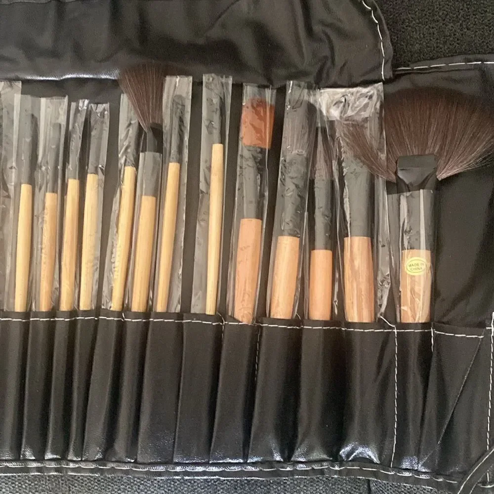 Accesories Makeup Brushes Set of 32 with Portable Faux Leather Pouch